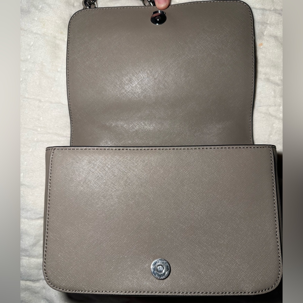 Tory Burch Robinson French Gray Crossbody EUC - Picture 5 of 8